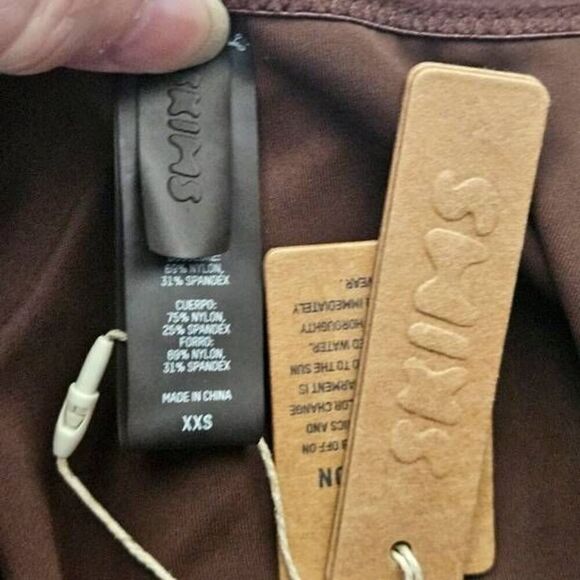 Skims one piece swimsuit Nwt - Picture 7 of 10